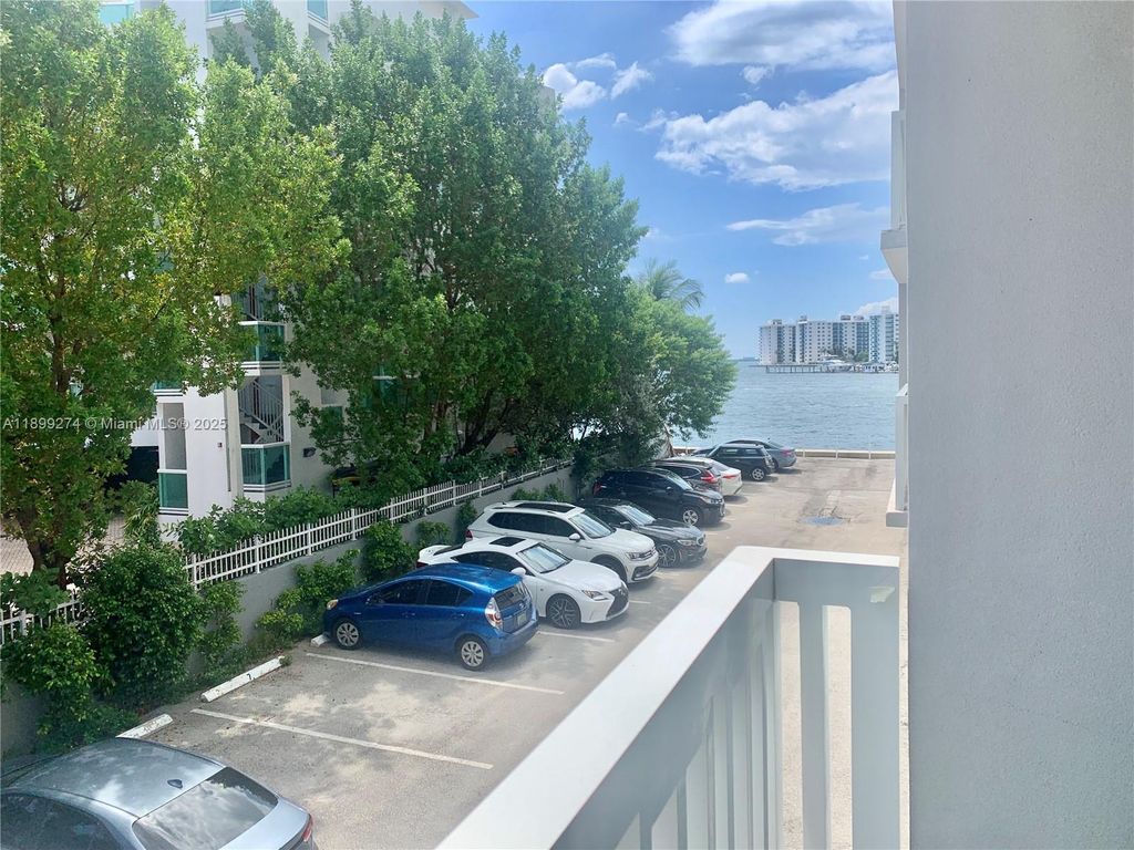 2016 Bay Dr 203, Miami Beach, FL 33141