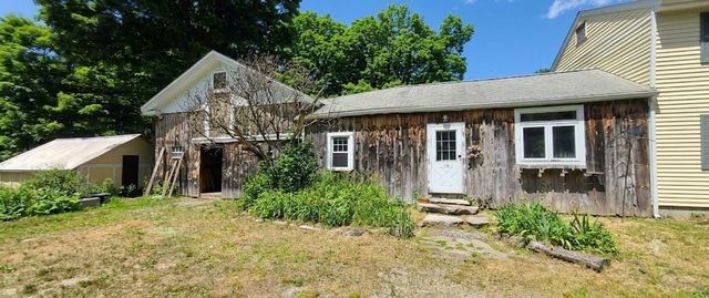12 Brookline Street, Pepperell, MA 01463