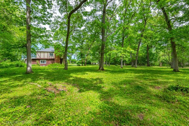 4 Auburn Lane, Barrington Hills, IL 60010