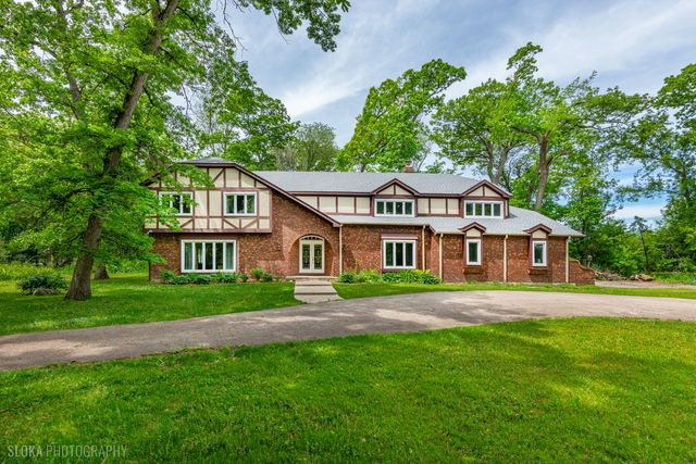 4 Auburn Lane, Barrington Hills, IL 60010