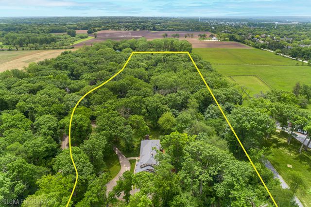 4 Auburn Lane, Barrington Hills, IL 60010