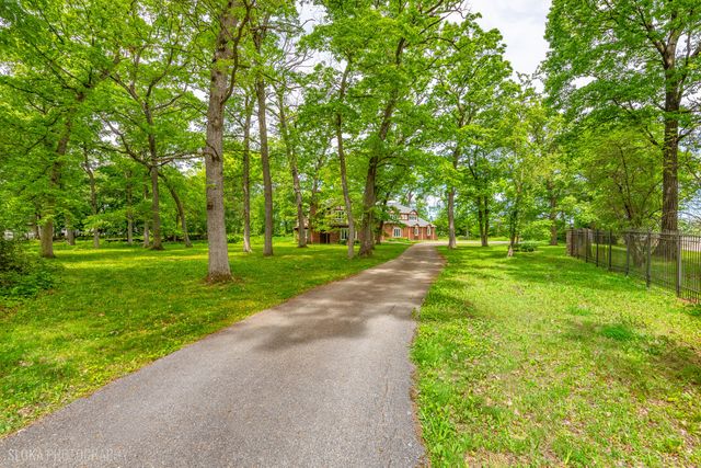 4 Auburn Lane, Barrington Hills, IL 60010