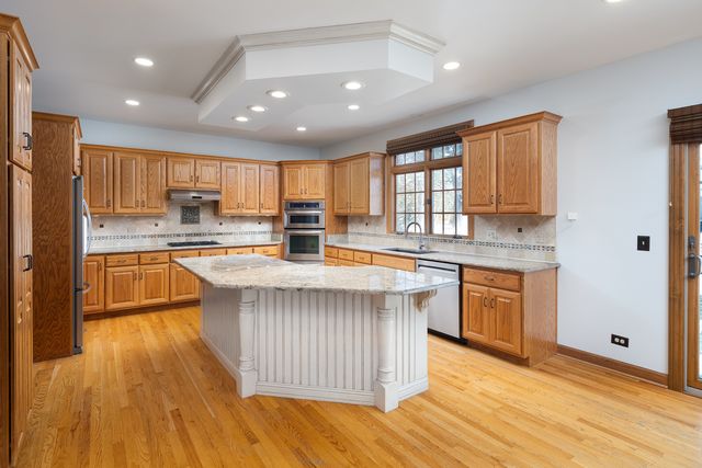 2652 Charlestowne Lane, Naperville, IL 60564