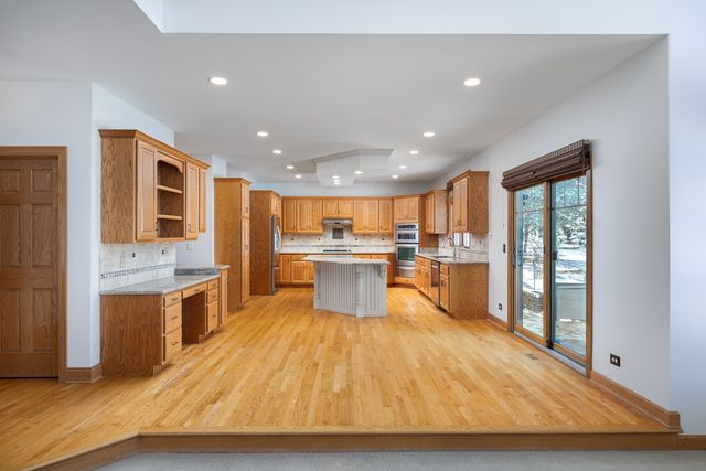 2652 Charlestowne Lane, Naperville, IL 60564