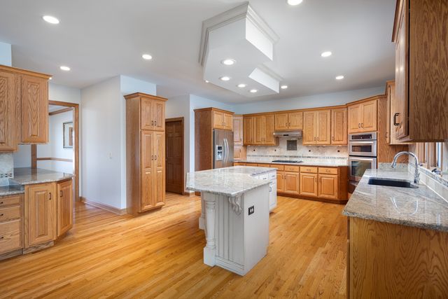 2652 Charlestowne Lane, Naperville, IL 60564