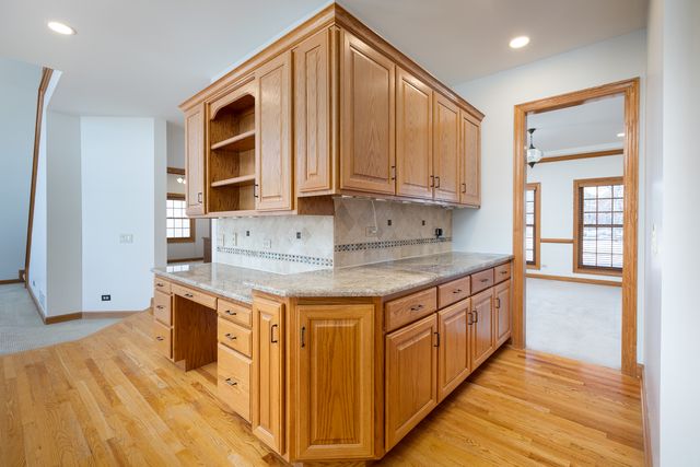 2652 Charlestowne Lane, Naperville, IL 60564