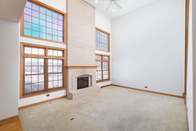 2652 Charlestowne Lane, Naperville, IL 60564