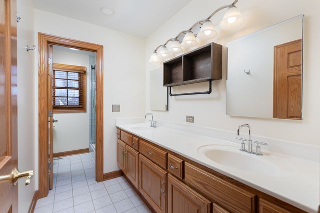 2652 Charlestowne Lane, Naperville, IL 60564