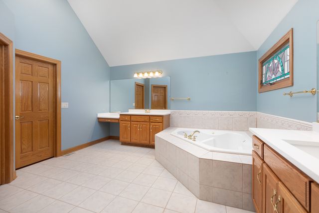 2652 Charlestowne Lane, Naperville, IL 60564