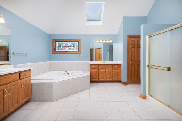 2652 Charlestowne Lane, Naperville, IL 60564