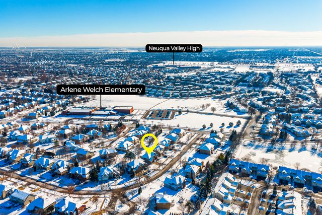 2652 Charlestowne Lane, Naperville, IL 60564