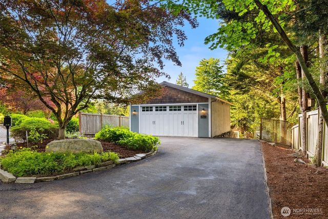 2057 E Beaver Lake Drive SE, Sammamish, WA 98075