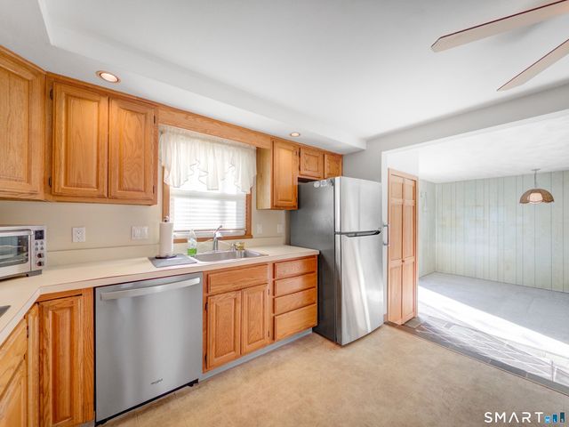 2 Arthur Court, North Branford, CT 06471