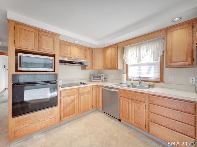 2 Arthur Court, North Branford, CT 06471