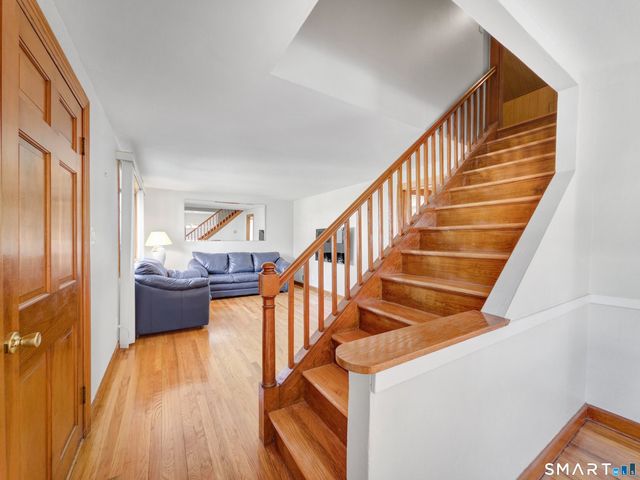 2 Arthur Court, North Branford, CT 06471