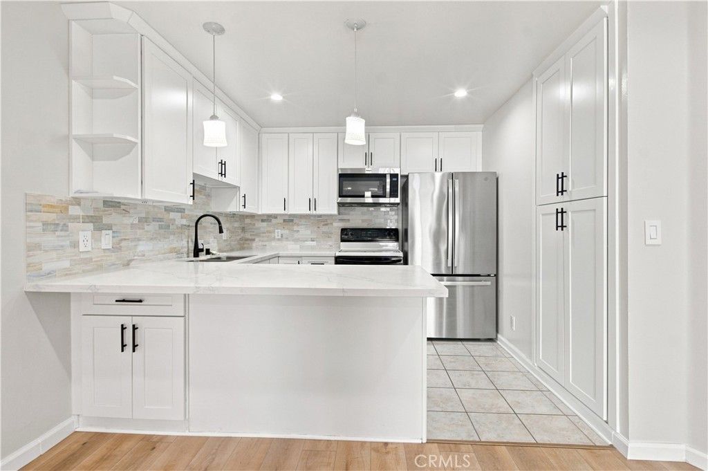 6815 Remmet Avenue 212, Los Angeles, CA 91303 — photo 2