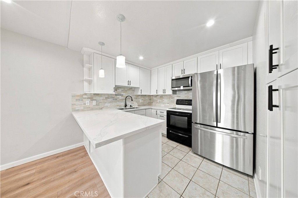 6815 Remmet Avenue 212, Los Angeles, CA 91303 — photo 3
