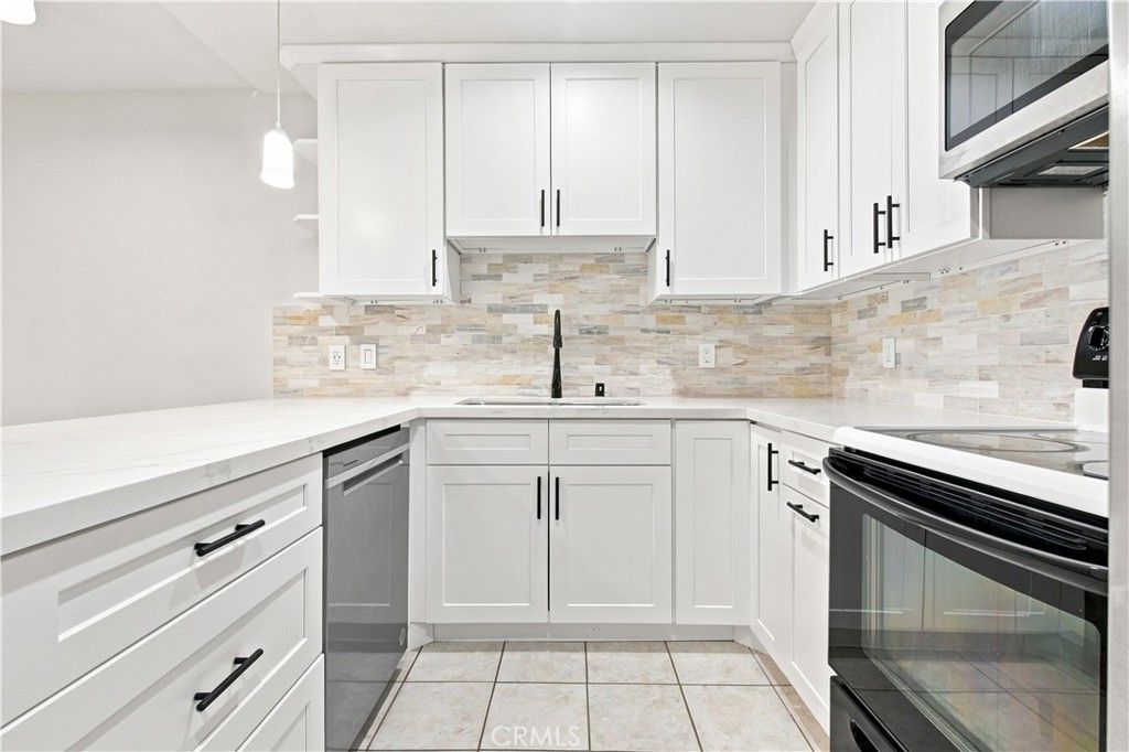 6815 Remmet Avenue 212, Los Angeles, CA 91303 — photo 4