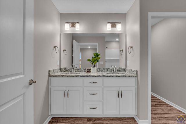 304 Clay Ave, Carbondale, KS 66414