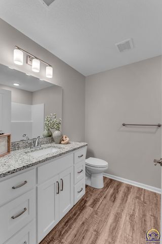 304 Clay Ave, Carbondale, KS 66414