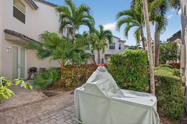 1900 Oceanwalk Lane 138, Pompano Beach, FL 33062