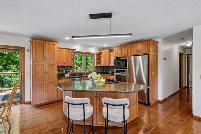 7011 Eagle Ridge, Eden Prairie, MN 55346
