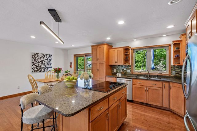 7011 Eagle Ridge, Eden Prairie, MN 55346