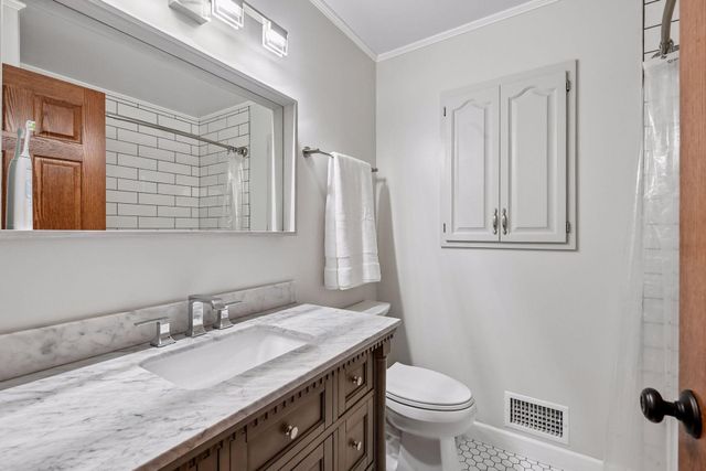 7011 Eagle Ridge, Eden Prairie, MN 55346