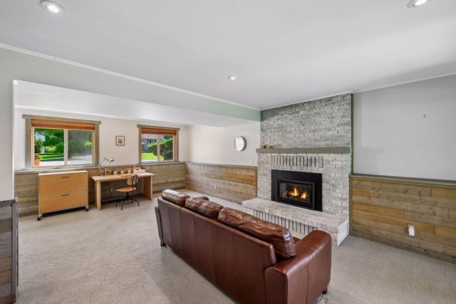 7011 Eagle Ridge, Eden Prairie, MN 55346