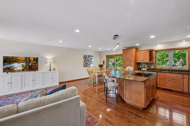 7011 Eagle Ridge, Eden Prairie, MN 55346