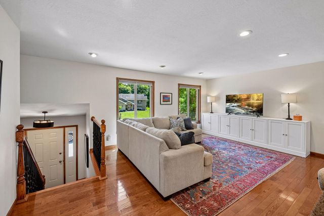 7011 Eagle Ridge, Eden Prairie, MN 55346