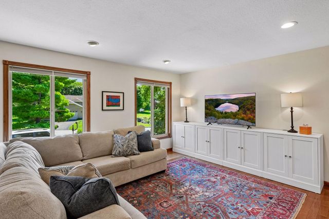 7011 Eagle Ridge, Eden Prairie, MN 55346