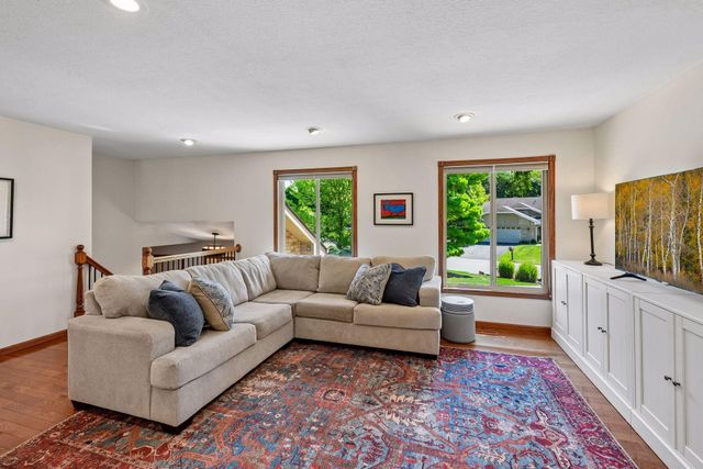 7011 Eagle Ridge, Eden Prairie, MN 55346