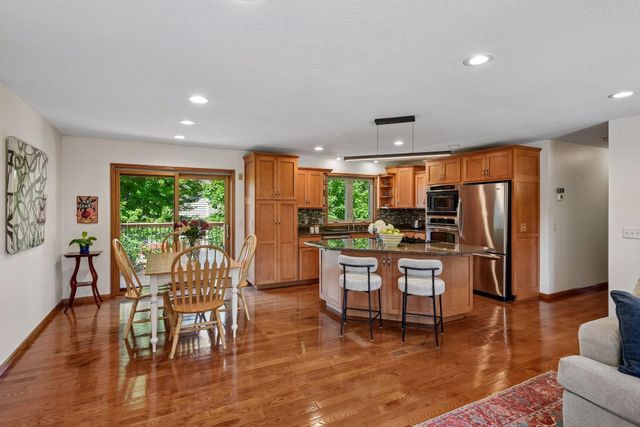 7011 Eagle Ridge, Eden Prairie, MN 55346