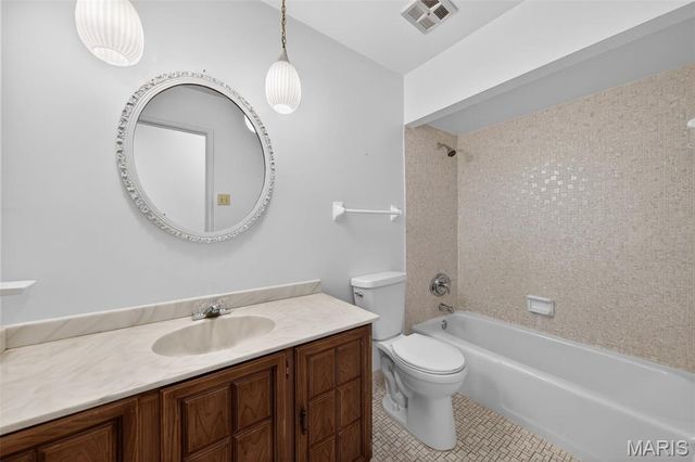 3937 Argonne Forest Drive, Florissant, MO 63034