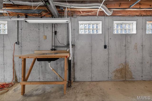 3937 Argonne Forest Drive, Florissant, MO 63034