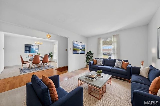 3937 Argonne Forest Drive, Florissant, MO 63034