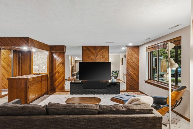 4540 Wood Duck Drive, Vadnais Heights, MN 55127