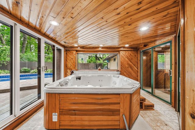 4540 Wood Duck Drive, Vadnais Heights, MN 55127