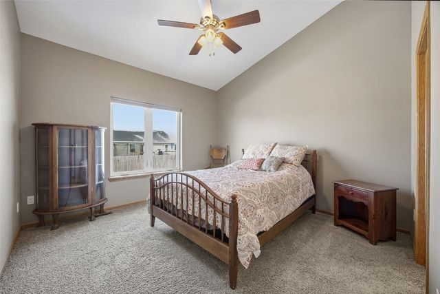 906 Dorchester Place NE, Cedar Rapids, IA 52402