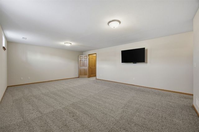 906 Dorchester Place NE, Cedar Rapids, IA 52402