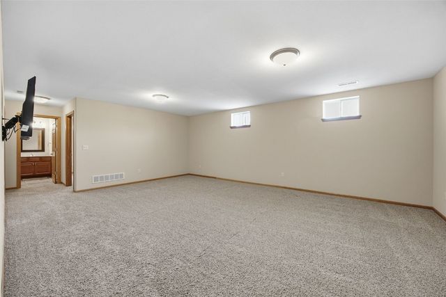 906 Dorchester Place NE, Cedar Rapids, IA 52402