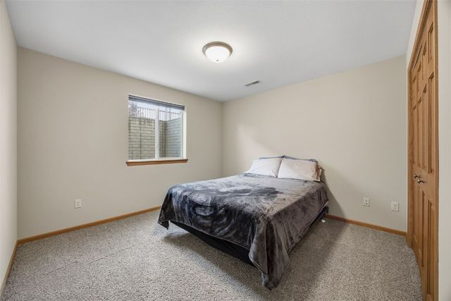 906 Dorchester Place NE, Cedar Rapids, IA 52402