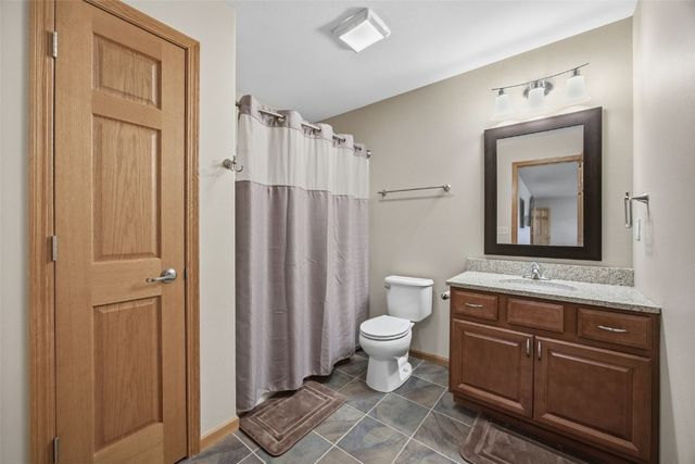 906 Dorchester Place NE, Cedar Rapids, IA 52402