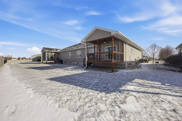 906 Dorchester Place NE, Cedar Rapids, IA 52402