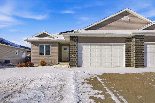 906 Dorchester Place NE, Cedar Rapids, IA 52402