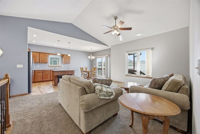 906 Dorchester Place NE, Cedar Rapids, IA 52402