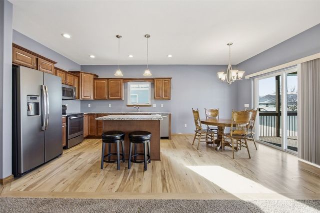 906 Dorchester Place NE, Cedar Rapids, IA 52402