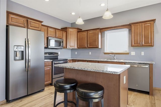 906 Dorchester Place NE, Cedar Rapids, IA 52402