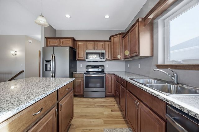 906 Dorchester Place NE, Cedar Rapids, IA 52402